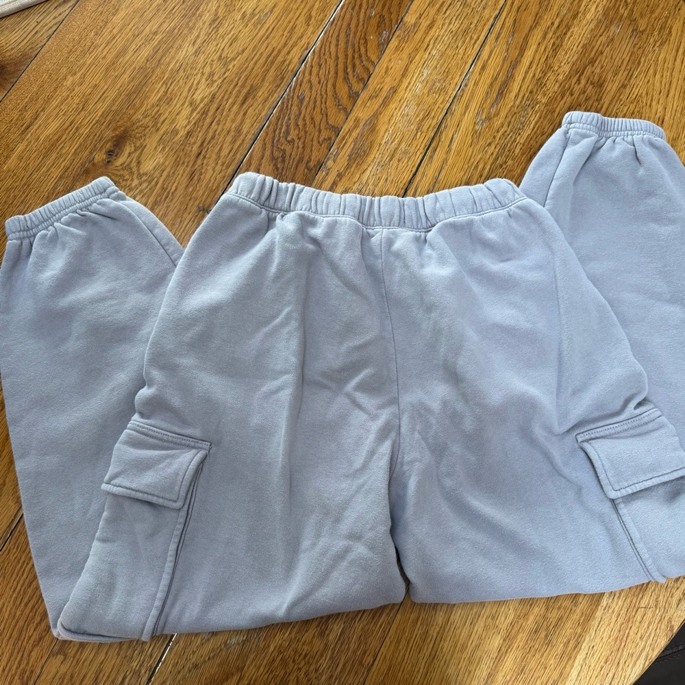 Abercrombie & Fitch Women's
Essential Oversized Cargo Sunday Sweatpant